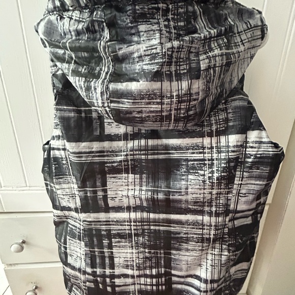 NWOT GERRY DOWN Black and Gray Hooded Puffer Vest, REVERSIBLE w/Pockets in & out - Picture 12 of 16